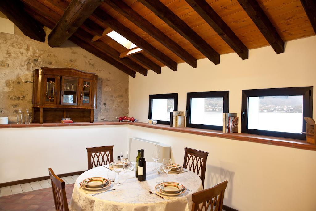 Aparthotel Castello Oldofredi Monte Isola Habitación foto